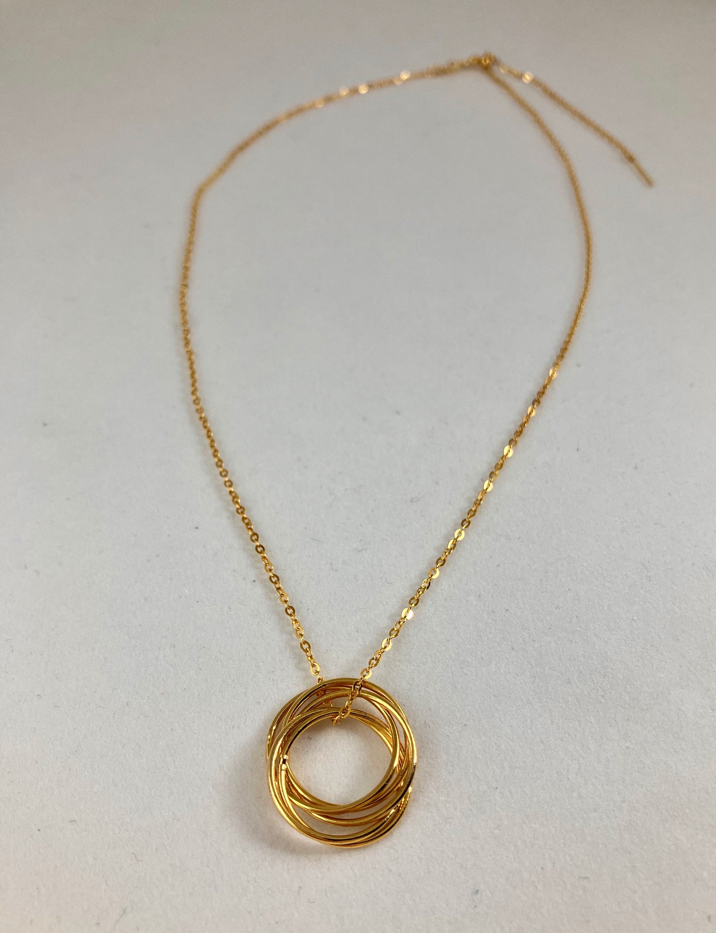 Infinite Glamour - Interlocked Circles Necklace