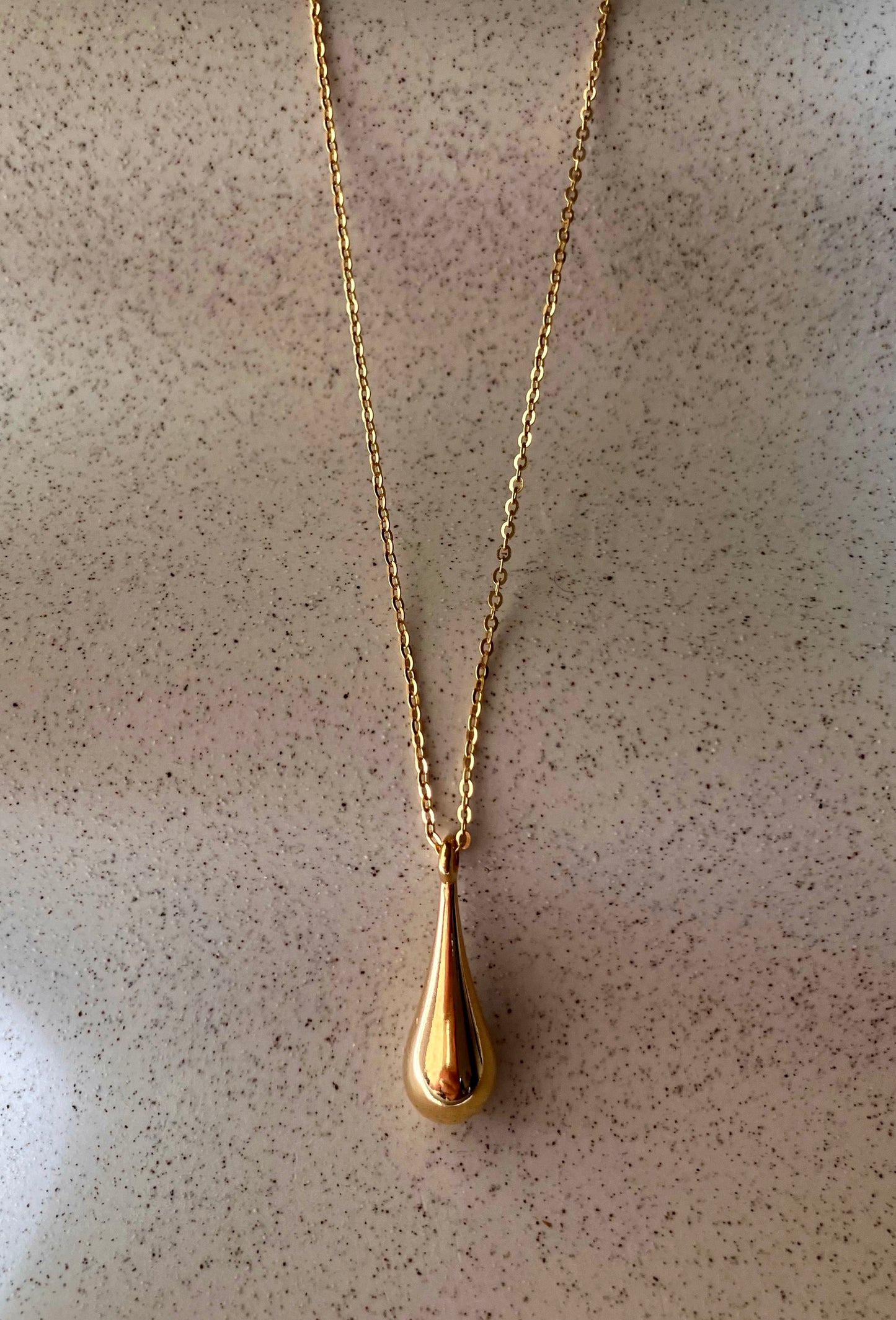 Evening Queen - Golden Teardrop Necklace